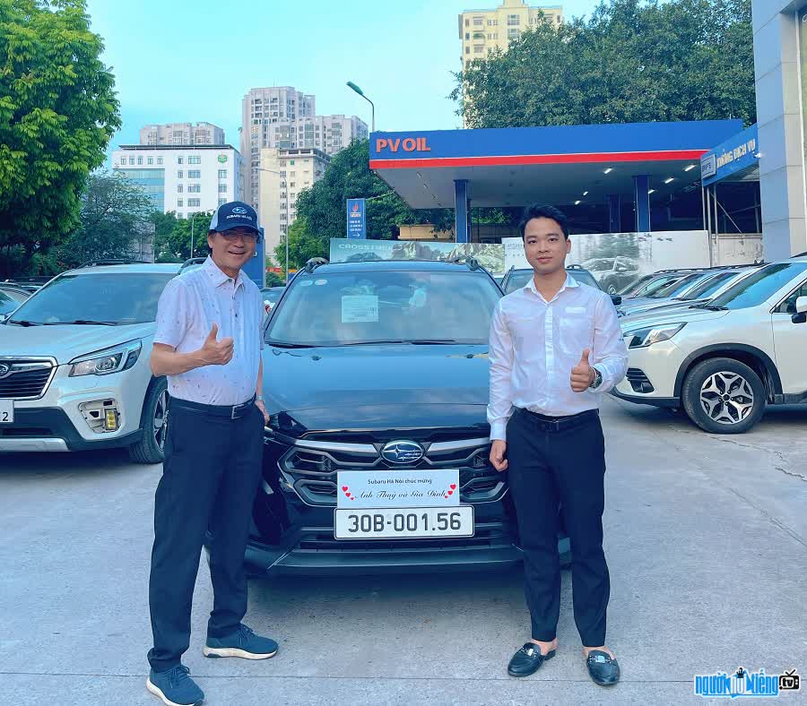 TikToker Chu The Vinh delivers cars to customers