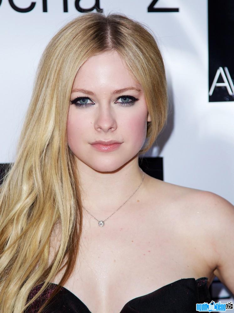 Một bức ảnh mới về Avril Lavigne- Ca sĩ nhạc pop nổi tiếng Belleville- Canada