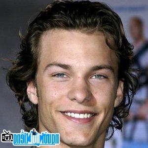Latest Picture of TV Actor Kyle Schmid