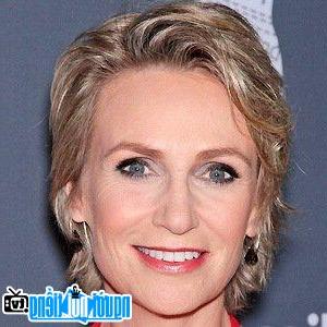A portrait picture of TV actress Jane Lynch