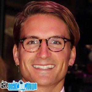 Một hình ảnh chân dung của Sao Reality Oliver Proudlock