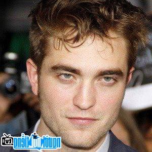 A portrait picture of Actor Robert Pattinson
