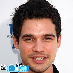 Latest pictures of Actor Steven Strait