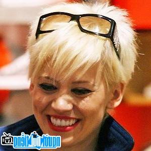 Một hình ảnh chân dung của Ca sĩ nhạc pop Kimberly Wyatt