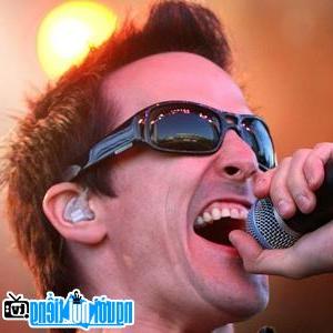 Một hình ảnh chân dung của Ca sĩ nhạc Rock Richard Patrick