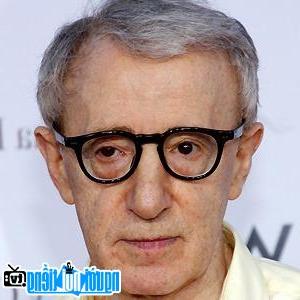A portrait picture of Woody Allen Director