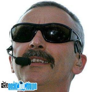 Một hình ảnh chân dung của Ca sĩ nhạc đồng quê Aaron Tippin