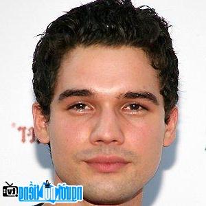 Ảnh chân dung Steven Strait