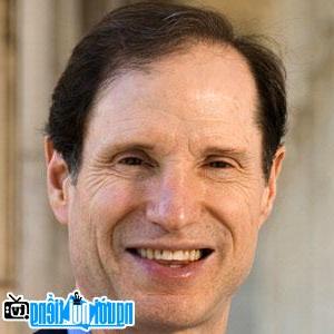 Image of Ron Wyden