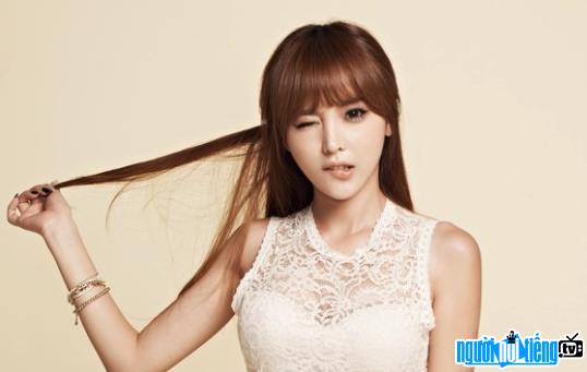 Ca sĩ Hong Jin-young là thành viên của nhóm nhạc nữ Hàn Quốc SWAN