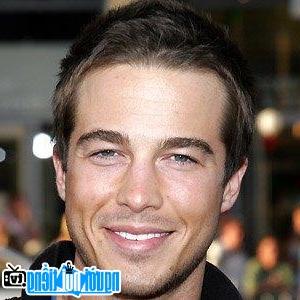 Latest Picture of TV Actor Ryan Carnes