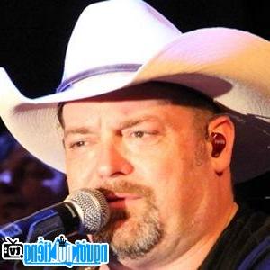 A New Photo of Chris Cagle- Famous Louisiana Country Singer