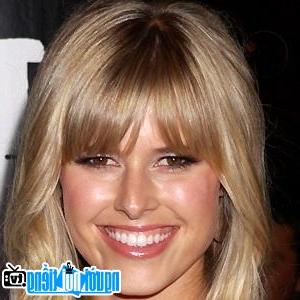 A New Picture Of Sarah Wright- Famous TV Actress Louisville- Kentucky