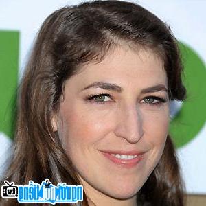 A Portrait Picture of Female TV actor Mayim Bialik