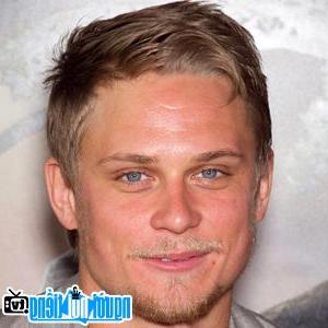 Một hình ảnh chân dung của Diễn viên nam Billy Magnussen