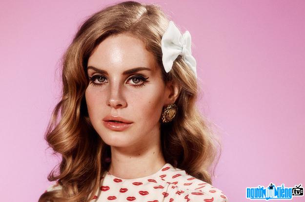 Lana Del Rey - Singer whose albums charted high on the charts