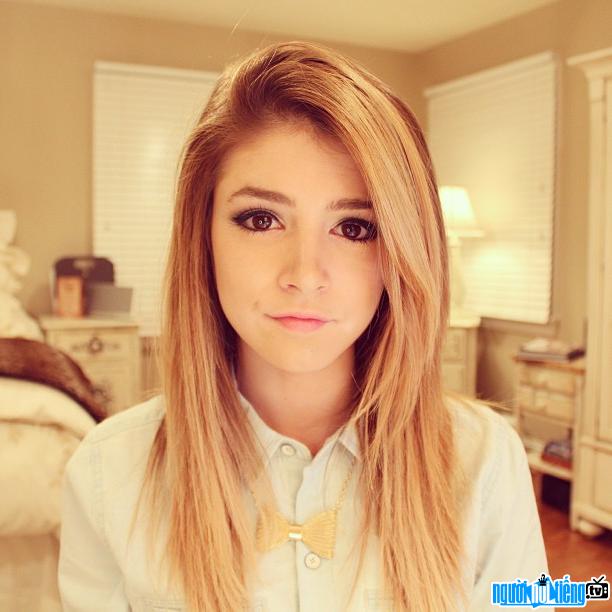 Image of Chrissy Costanza