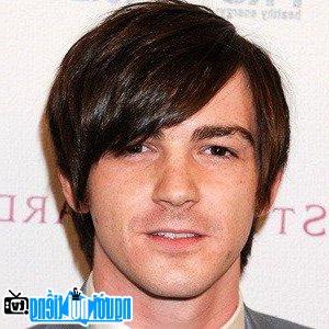 A Portrait Picture Of Male Drake Bell television actor
