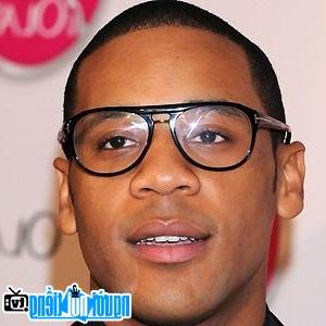 Một hình ảnh chân dung của Nam diễn viên truyền hình Reggie Yates