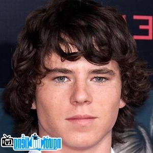 A Portrait Picture of Male television actor Charlie McDermott