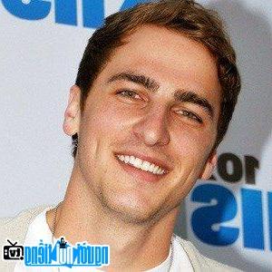 A Portrait Picture of Television Actor Kendall Schmidt picture