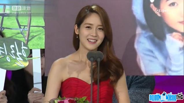 Nữ diễn viên truyền hình Sung Yu-ri trong buổi lễ trao giải