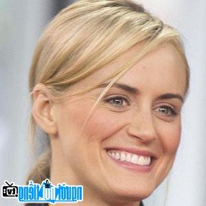 Image of Taylor Schilling