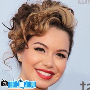 Latest picture of Chiquis World Singer