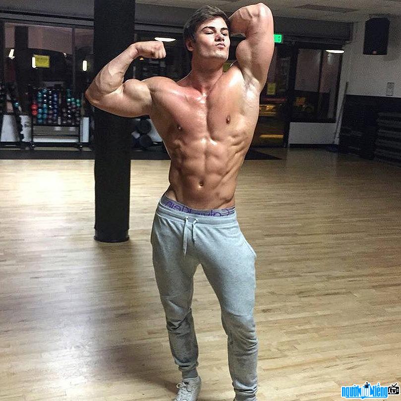  Image of Youtube star Jeff Seid at the gym