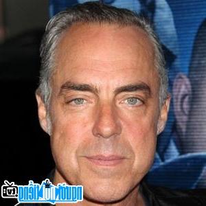 A portrait picture of Male TV actor Titus Welliver