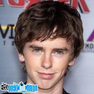 A portrait picture of Actor Freddie Highmore