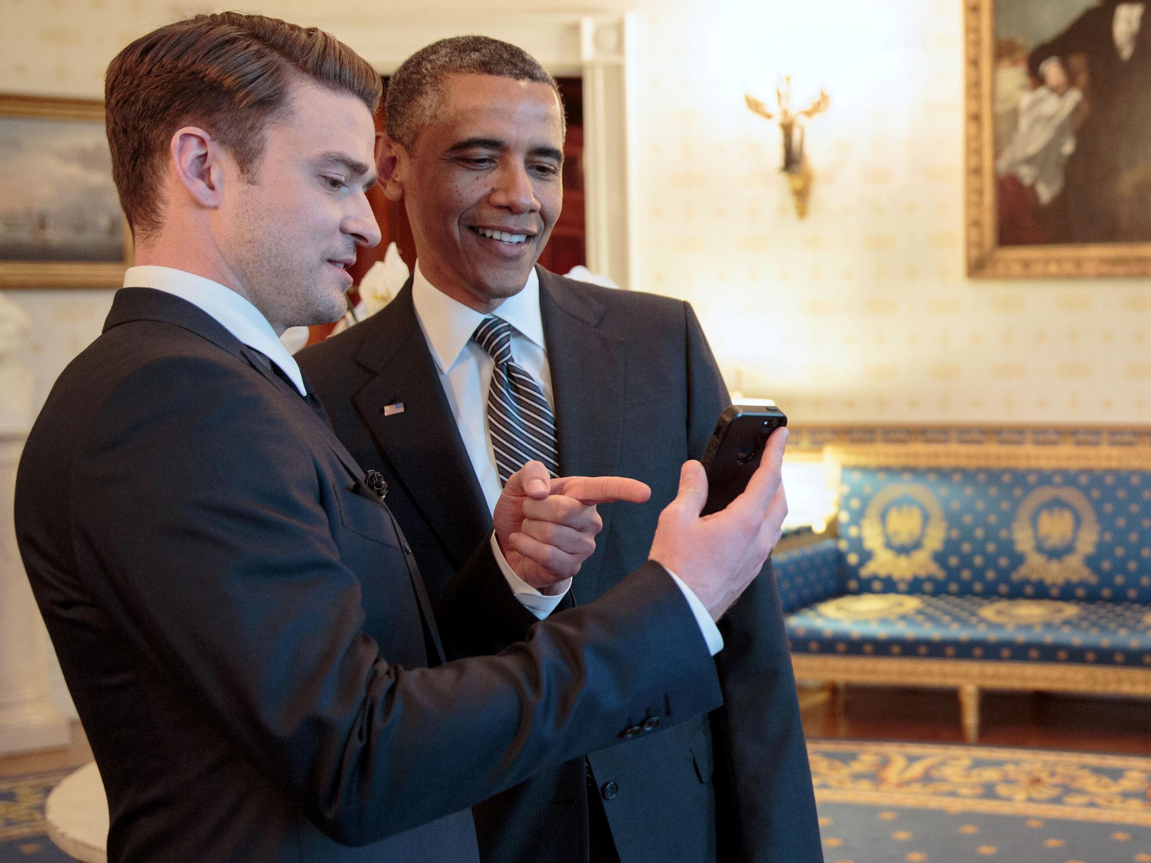 Justin Timberlake chụp ảnh cùng Thổng thống Mỹ Obama