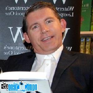 Latest picture of Actor Lee Evans