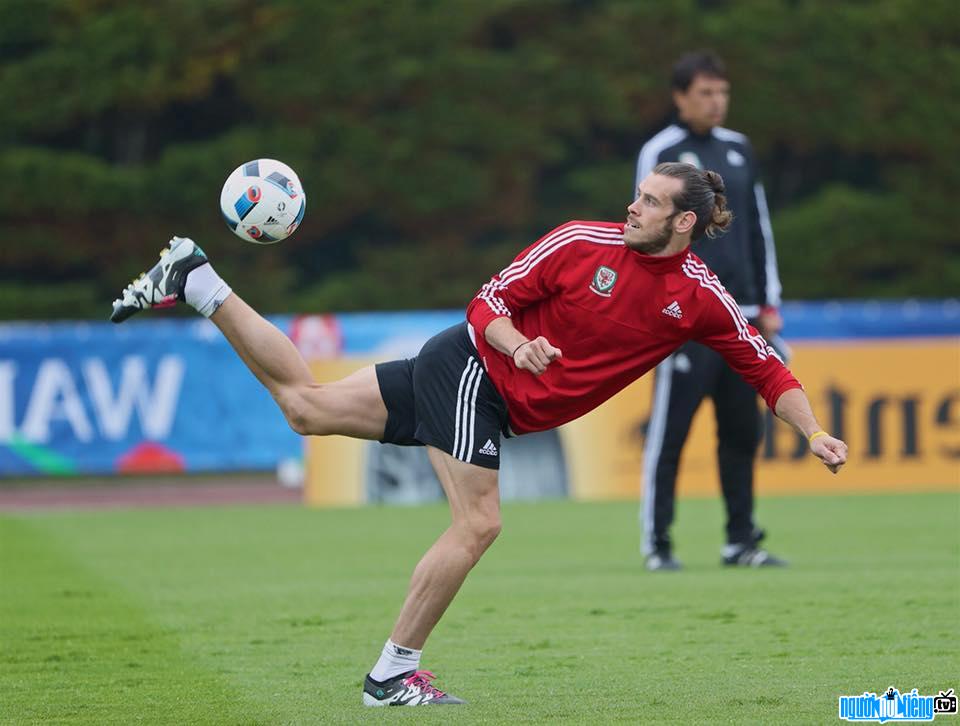 Gareth Bale - Famous Cardiff- Wales footballer