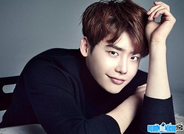 The latest picture of actor Lee Jong-suk
