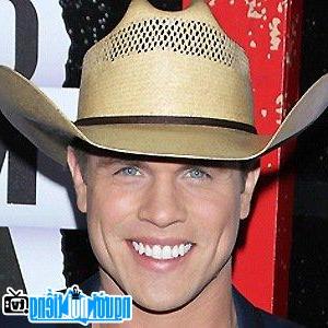 Latest Picture Of Country Singer Dustin Lynch