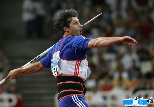 Jan Zelezny holds the men's javelin throw record