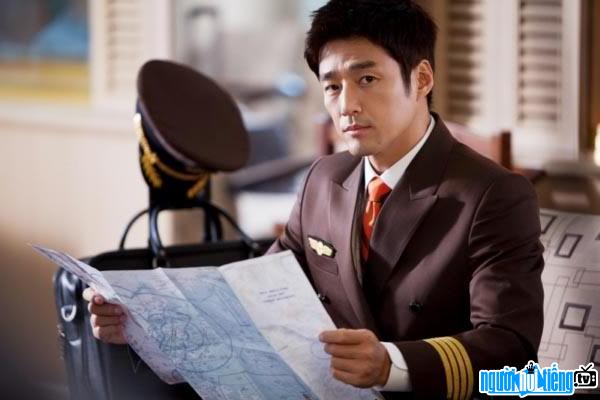 Actor Ji Jin-hee in a role with him
