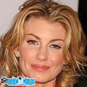 A New Picture of Faith Hill- Famous Mississippi Country Singer