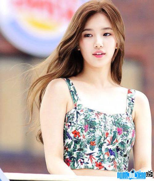 Bae Suzy is young and beautiful on the street