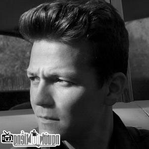 Latest Picture of Pop Singer Tyler Ward
