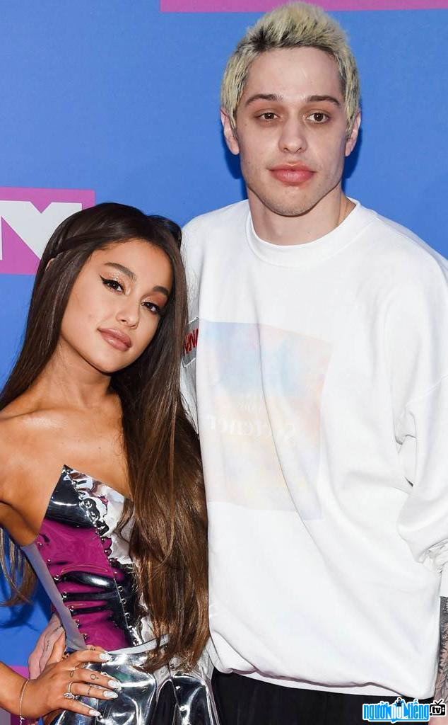 Picture of Comedian Pete Davidson and Girlfriend