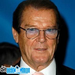 Foot photo content Roger Moore