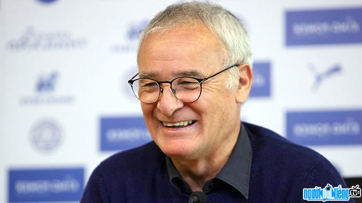 Một bức ảnh mới về Huấn luyện viên bóng đá Claudio Ranieri