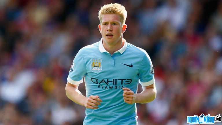 A photo of Kevin De Bruyne player in Manchester City fox colors