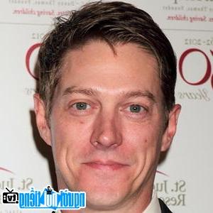 A Portrait Picture of Television Actor Kevin Rahm picture