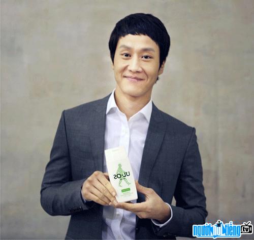 Actor Jung Woo's handsome looks
