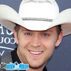 A Portrait Picture of Country Singer hometown of Justin Moore