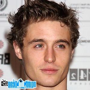 Latest Picture of Male Actor Max Irons