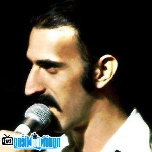 Một hình ảnh chân dung của Nghệ sĩ guitar Frank Zappa